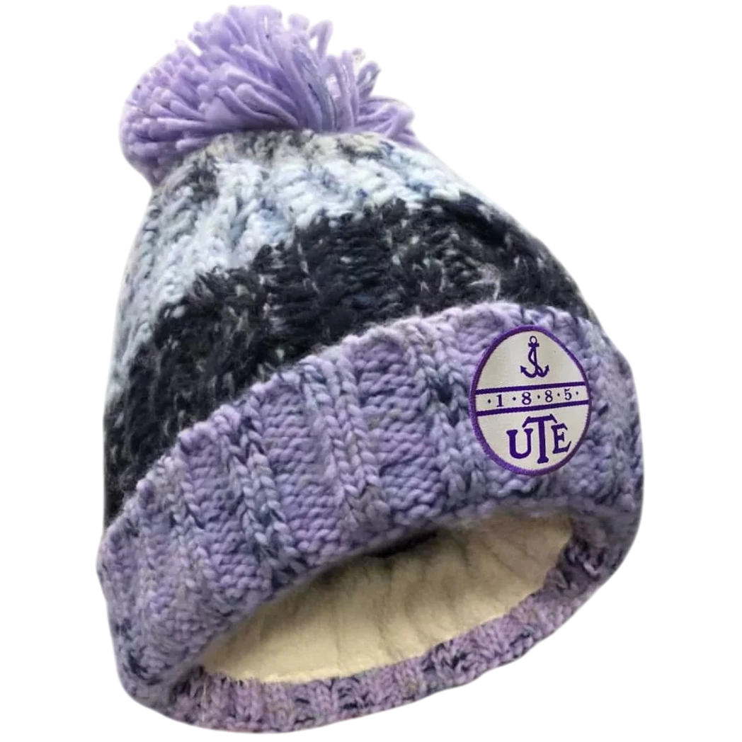 ÚJPEST lila-fehér kötött sapka pom pom